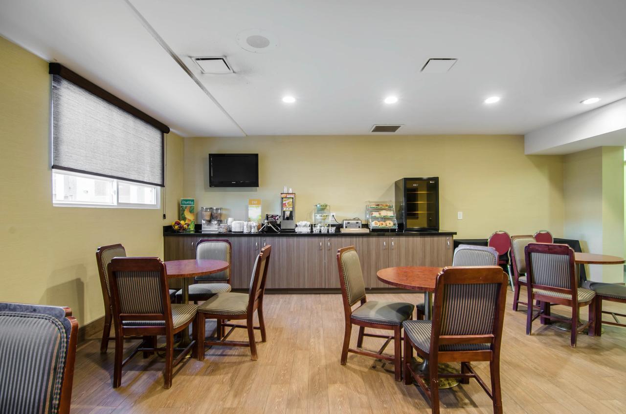 Courtyard By Marriott Regina Downtown Hotel Bagian luar foto