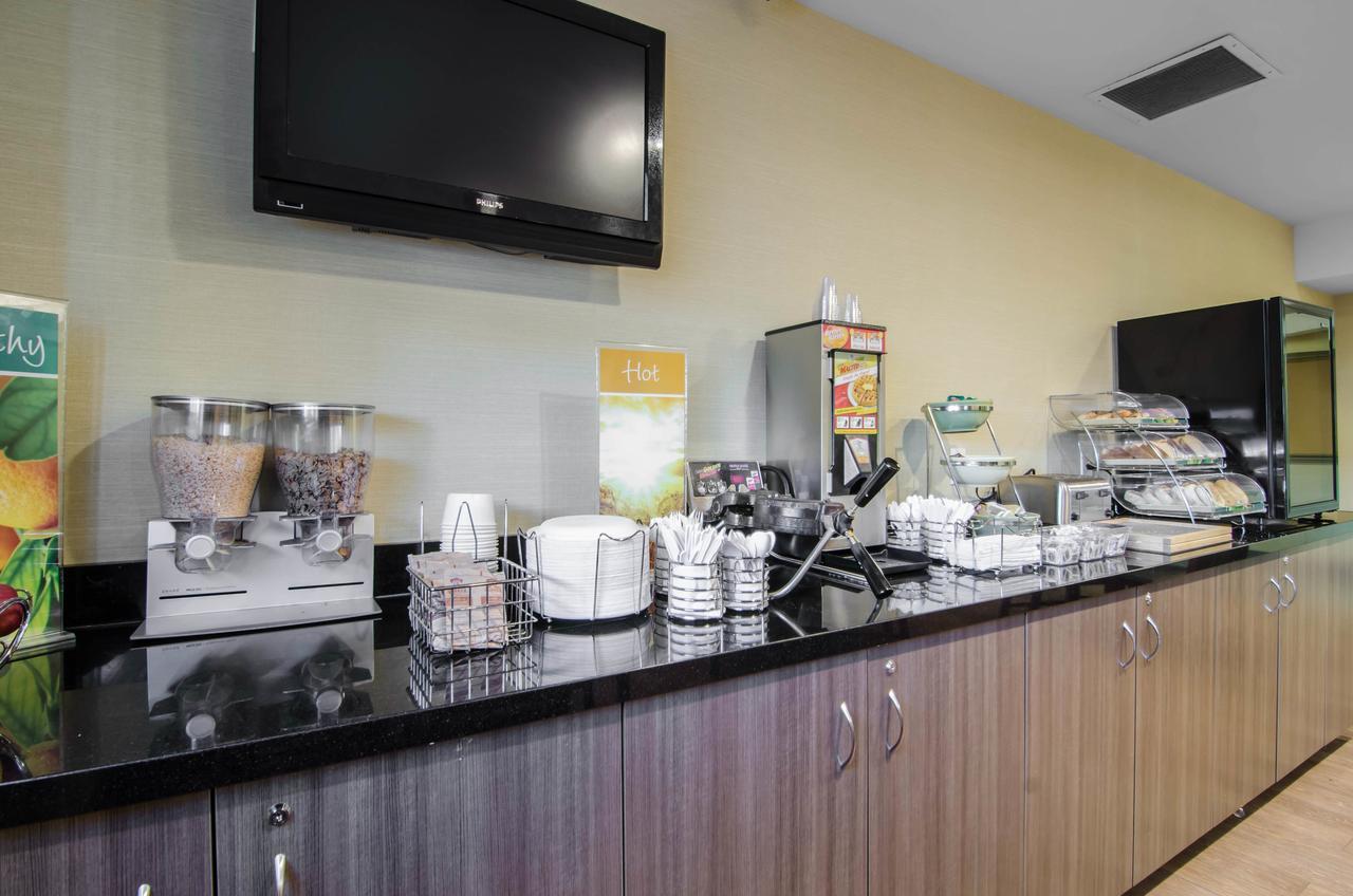 Courtyard By Marriott Regina Downtown Hotel Bagian luar foto