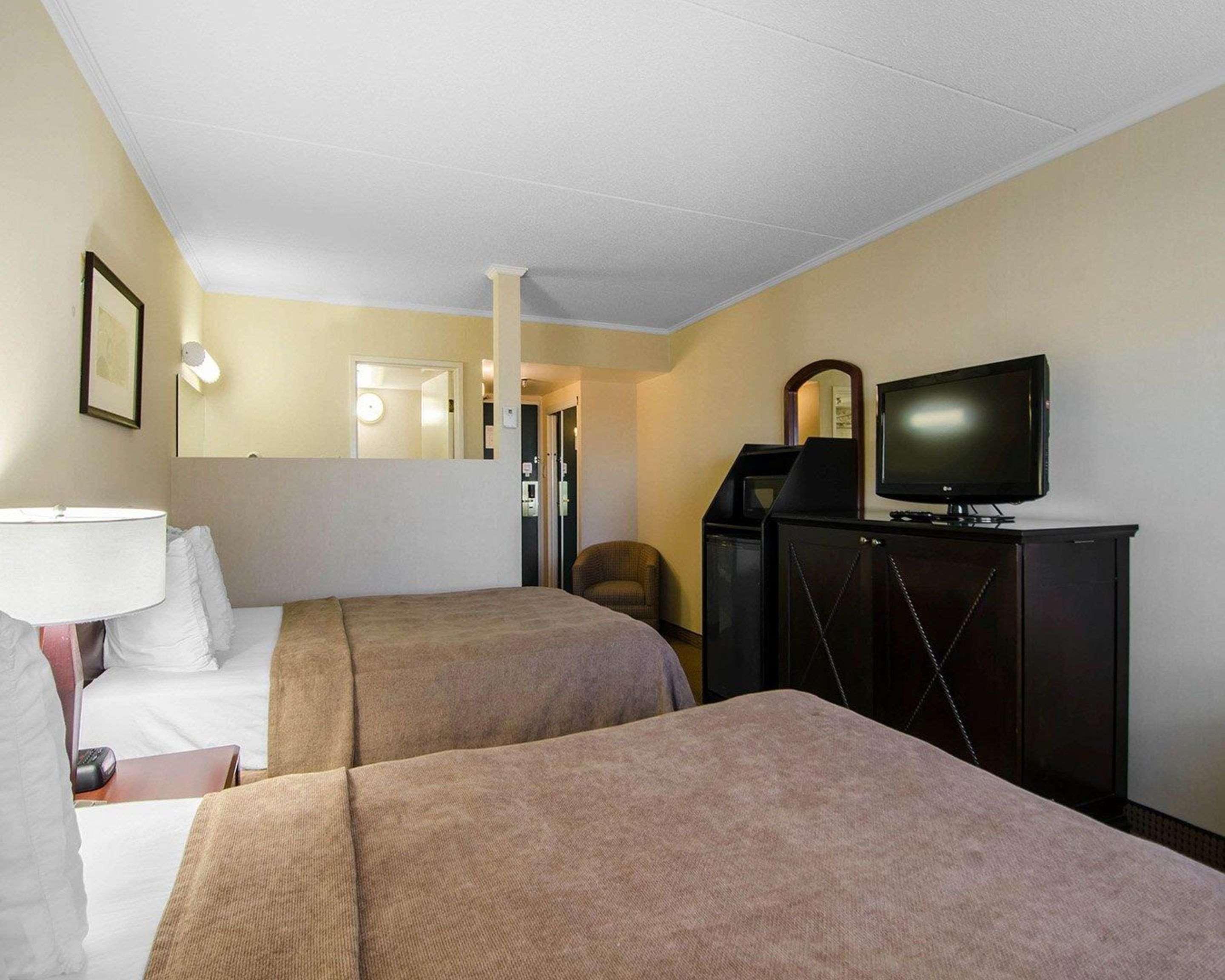 Courtyard By Marriott Regina Downtown Hotel Bagian luar foto