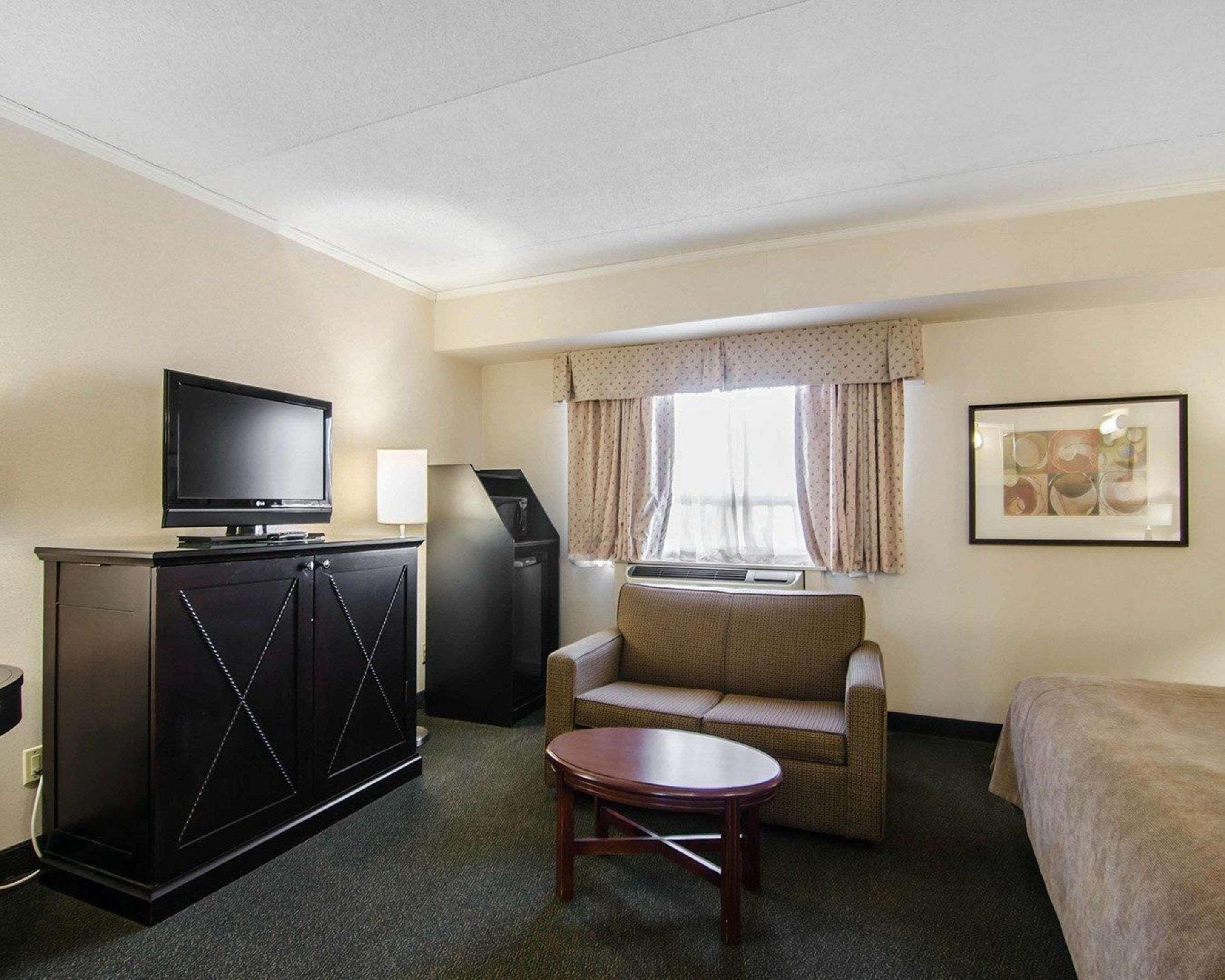 Courtyard By Marriott Regina Downtown Hotel Bagian luar foto