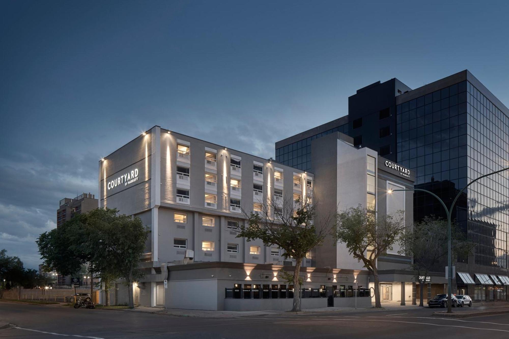 Courtyard By Marriott Regina Downtown Hotel Bagian luar foto