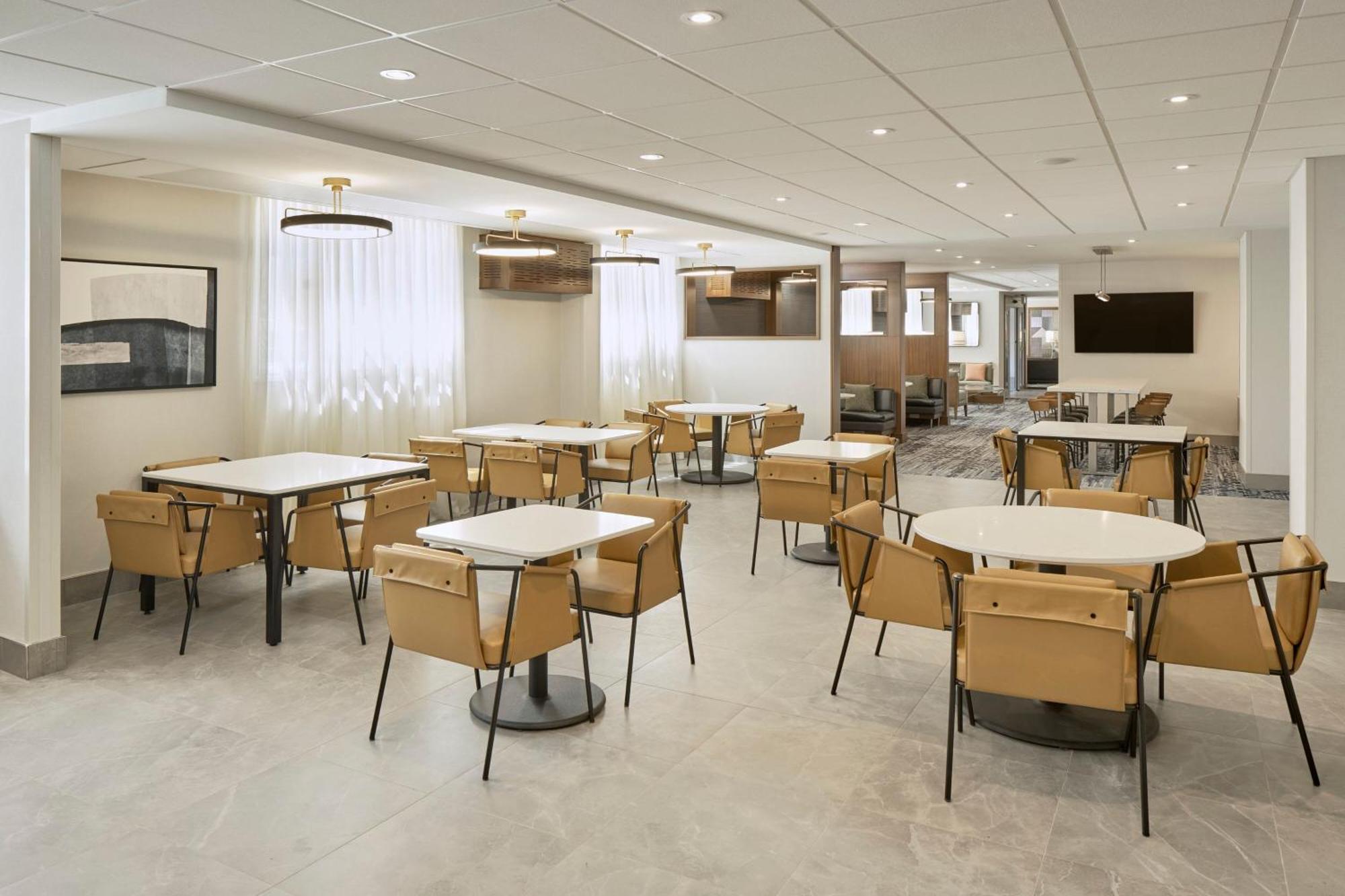 Courtyard By Marriott Regina Downtown Hotel Bagian luar foto