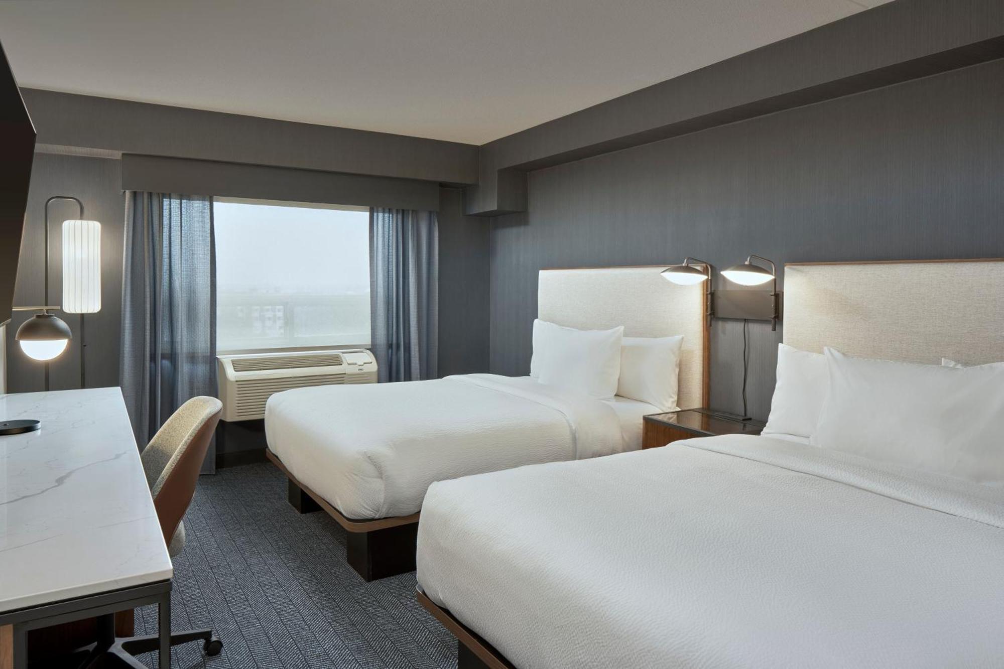 Courtyard By Marriott Regina Downtown Hotel Bagian luar foto