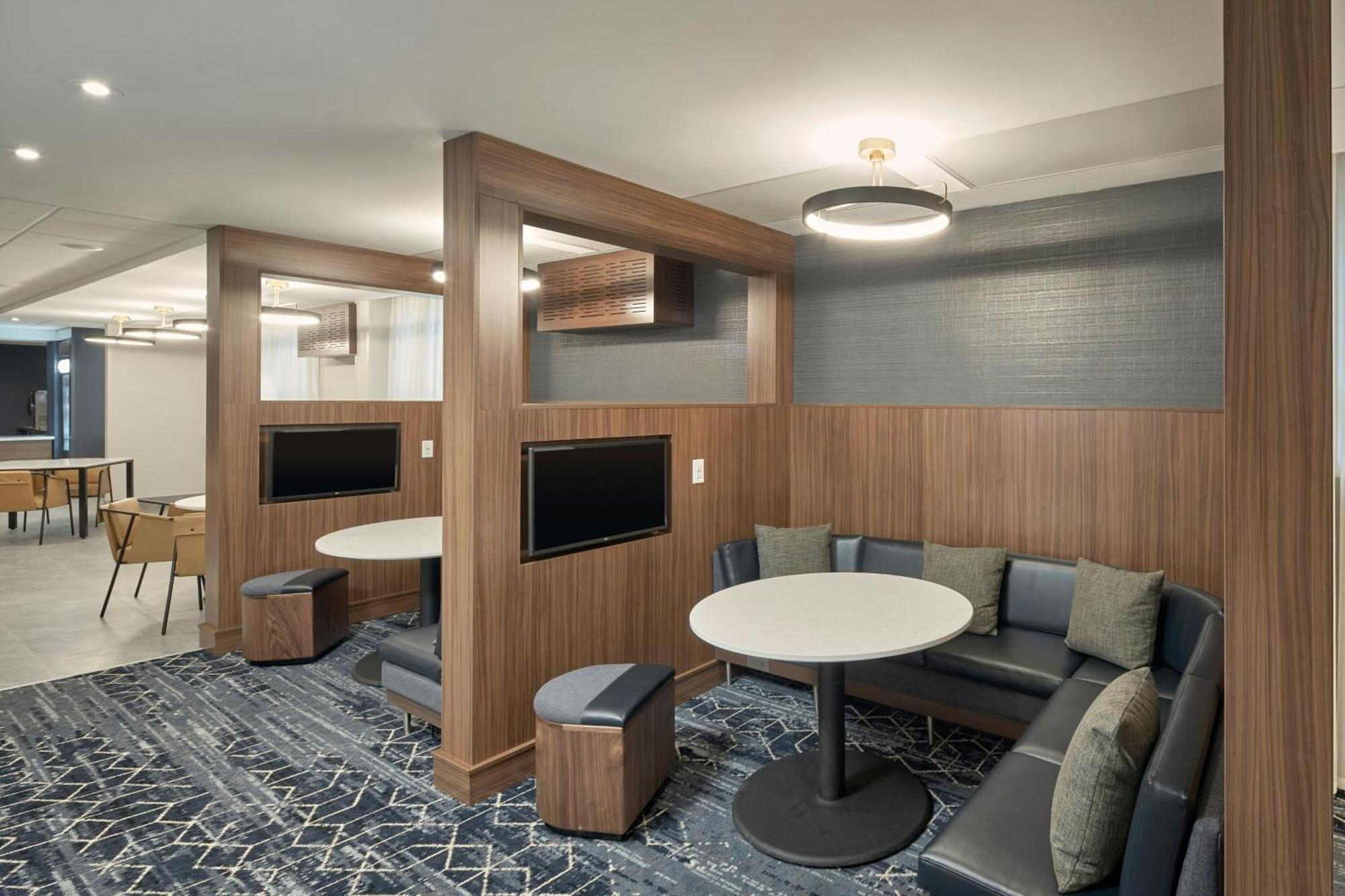 Courtyard By Marriott Regina Downtown Hotel Bagian luar foto