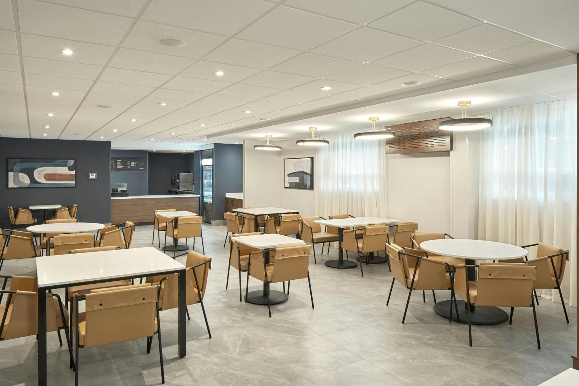 Courtyard By Marriott Regina Downtown Hotel Bagian luar foto