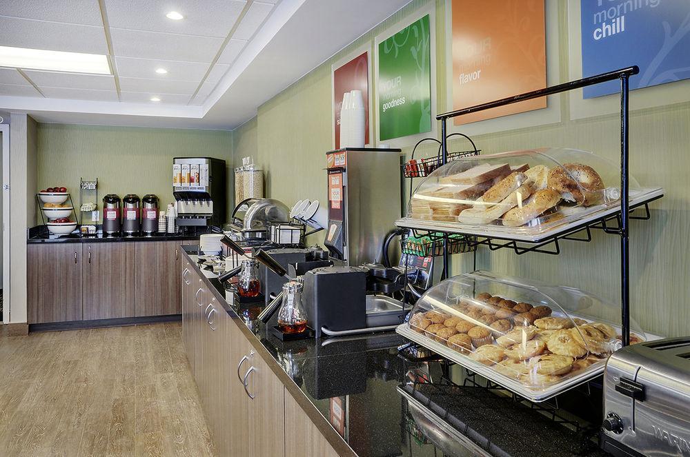 Courtyard By Marriott Regina Downtown Hotel Bagian luar foto
