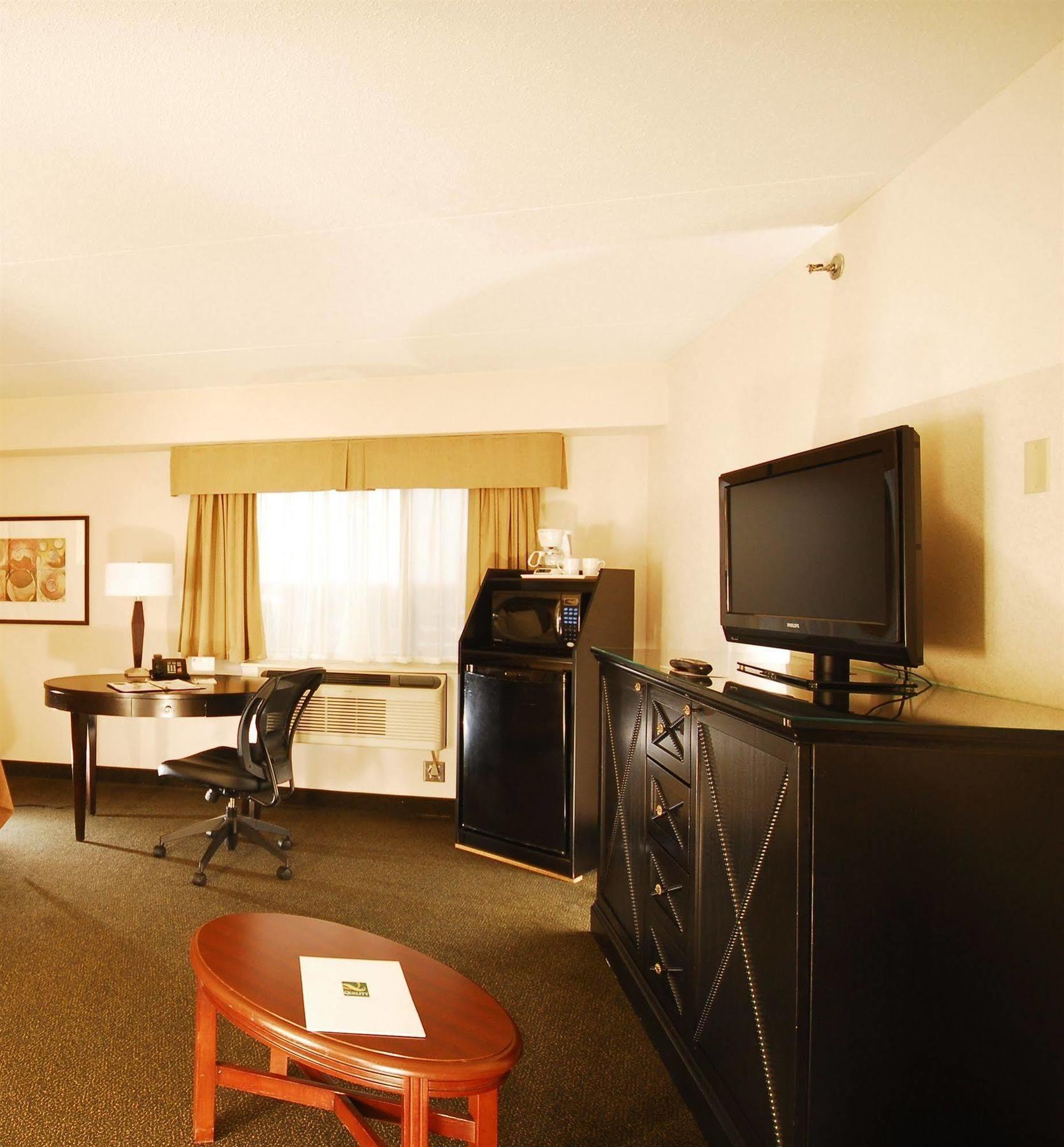Courtyard By Marriott Regina Downtown Hotel Bagian luar foto